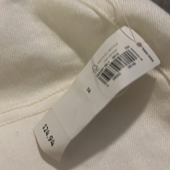 Old Navy, white boyfriend shorts - Picture 9 of 9